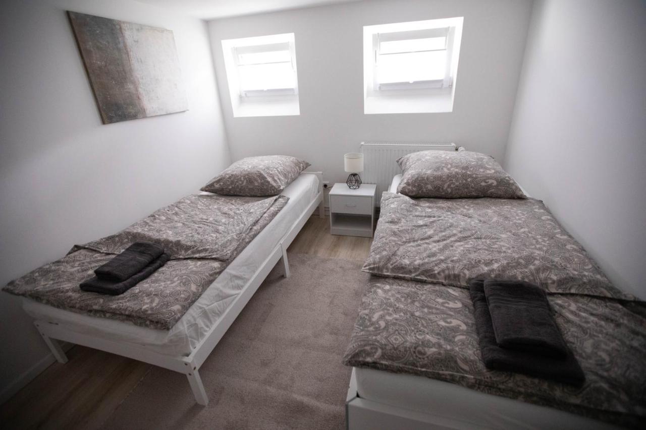 80qm - 4 - Private Parking - Keller-basement - Mallibase Appartement *