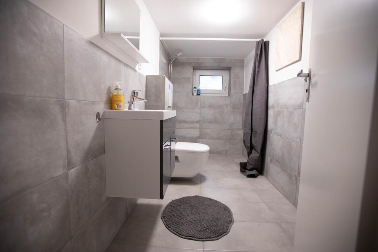 80qm - 4 - Private Parking - Keller-basement - Mallibase Appartement *
